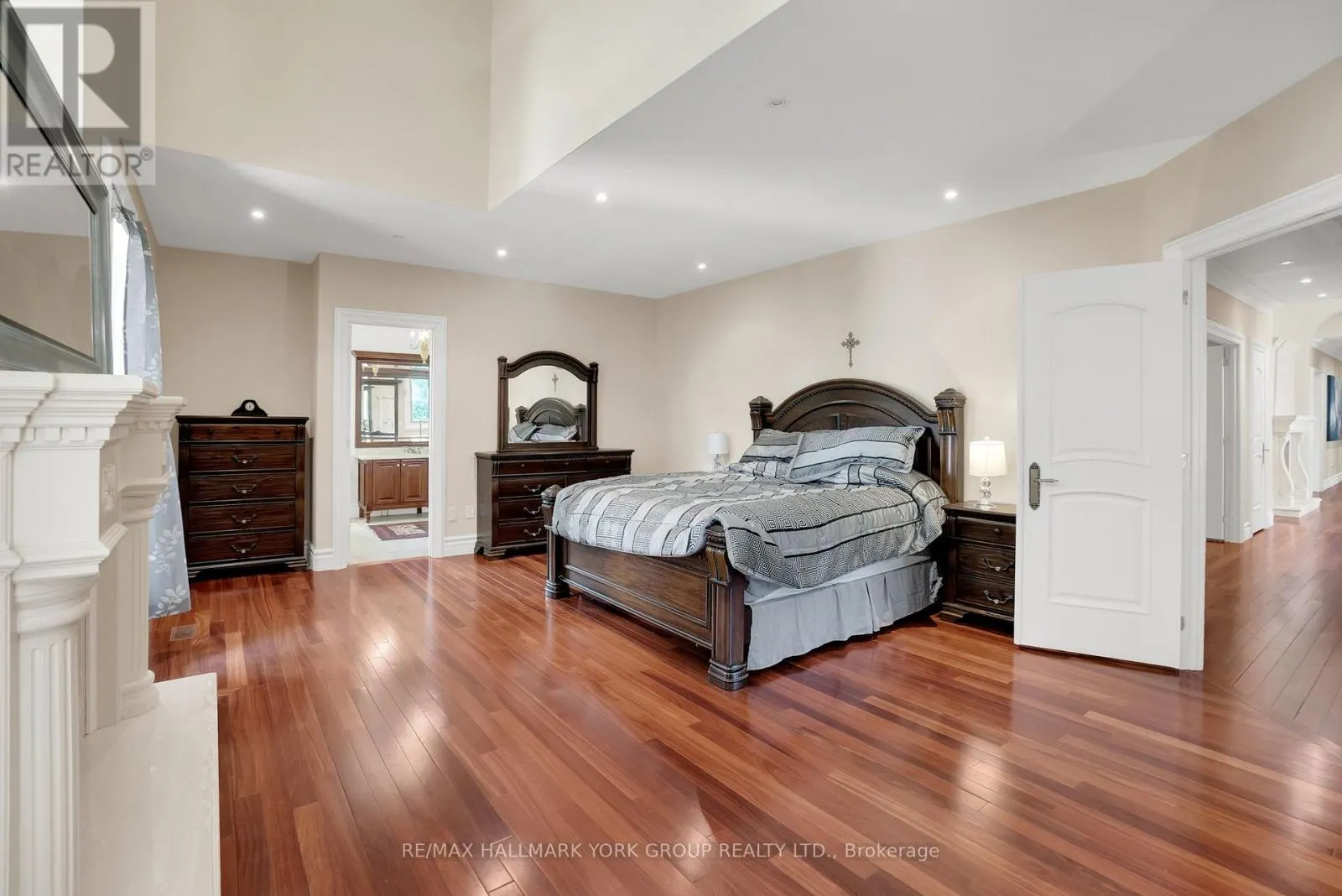 2 KINGSWOOD DRIVE