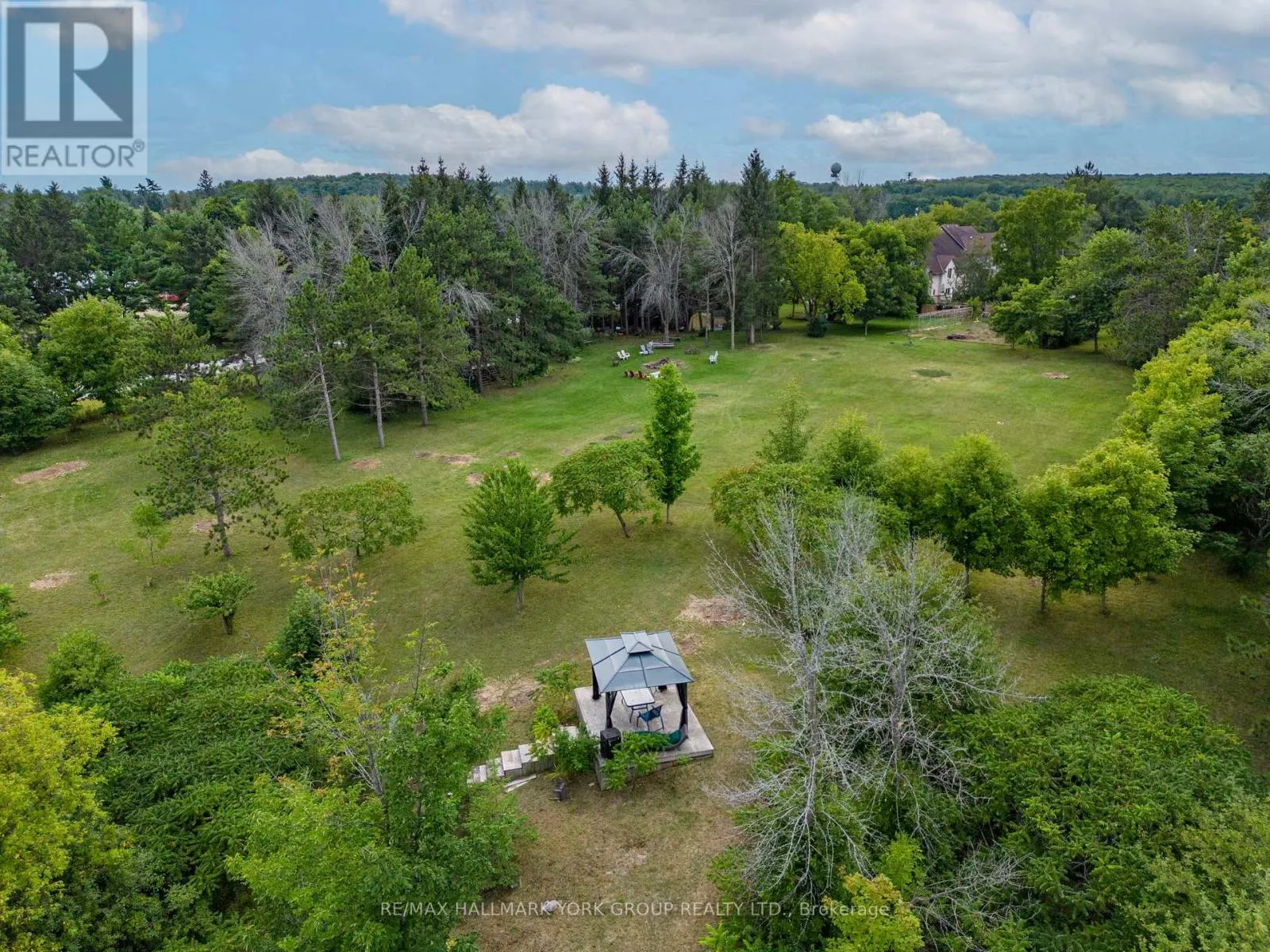 2 KINGSWOOD DRIVE