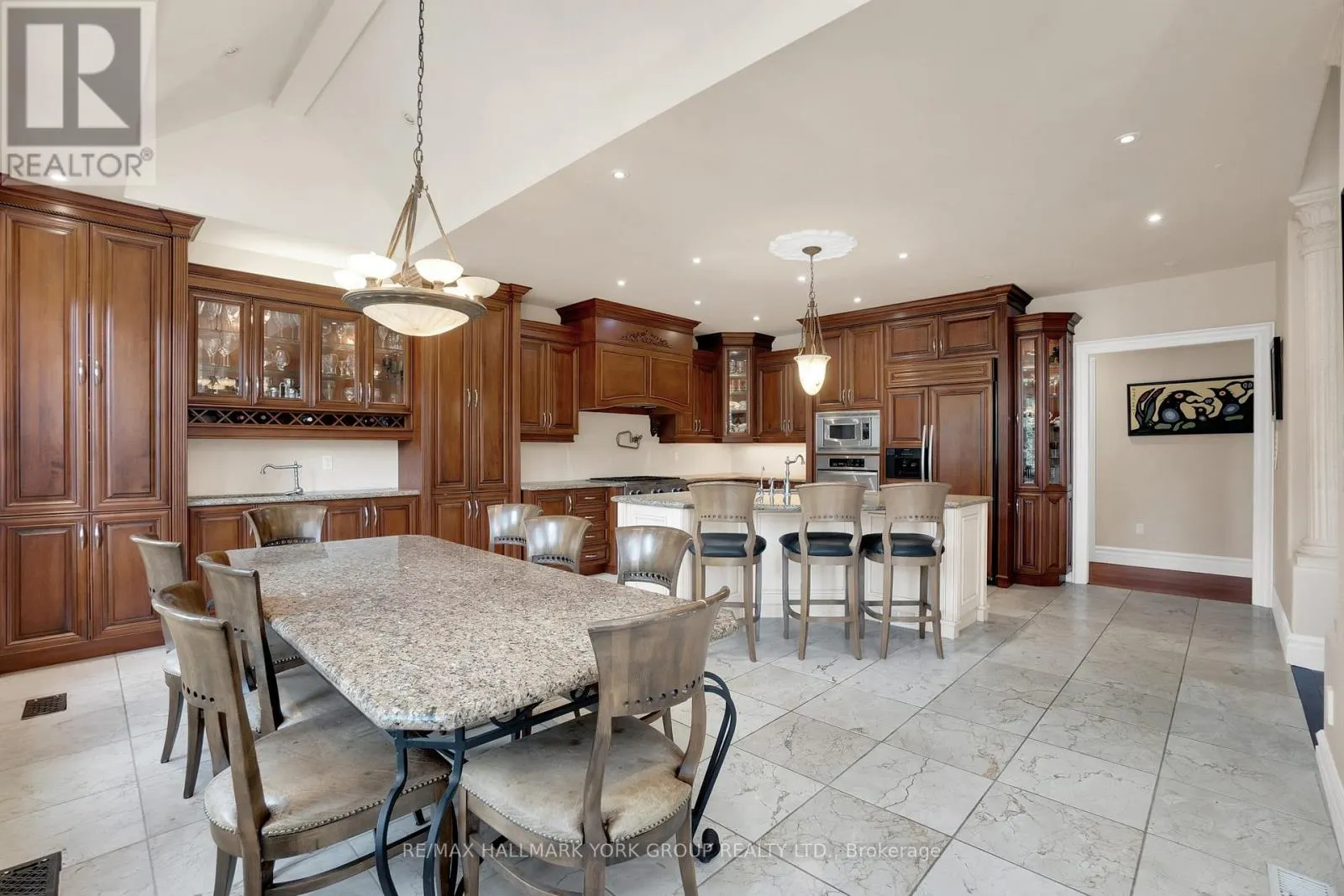 2 KINGSWOOD DRIVE