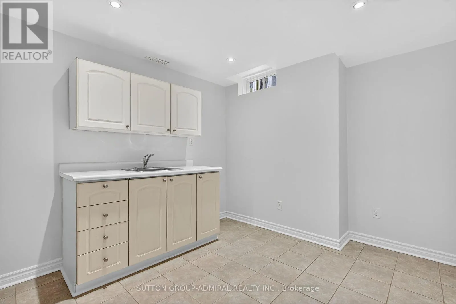 43 KEREMEOS CRESCENT