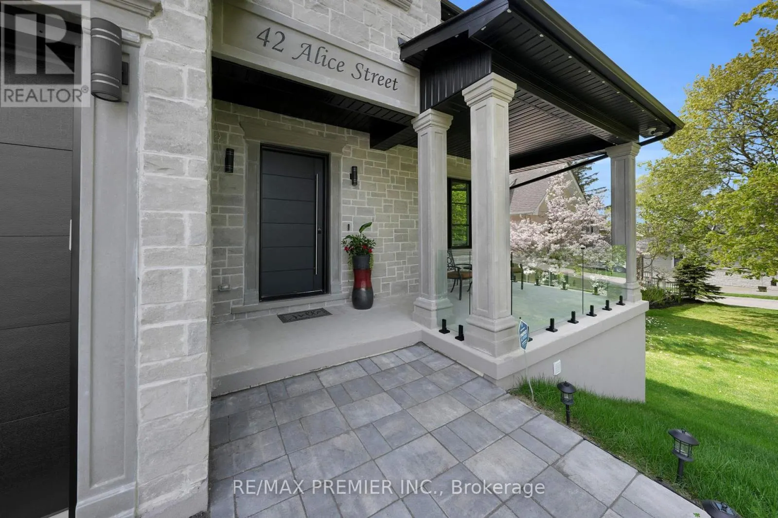 42 ALICE STREET