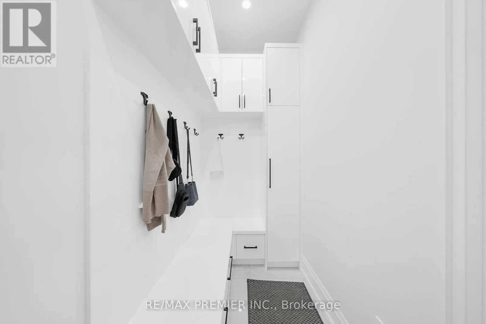 42 ALICE STREET