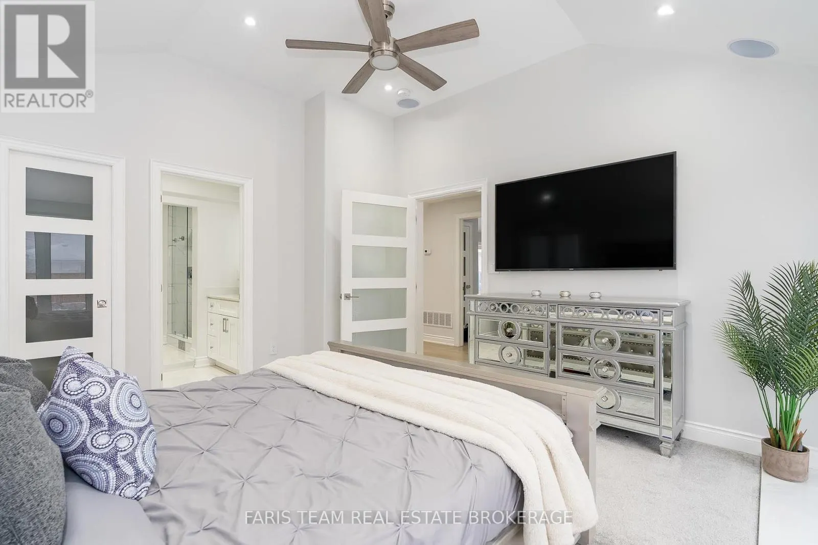 1135 POPLAR DRIVE