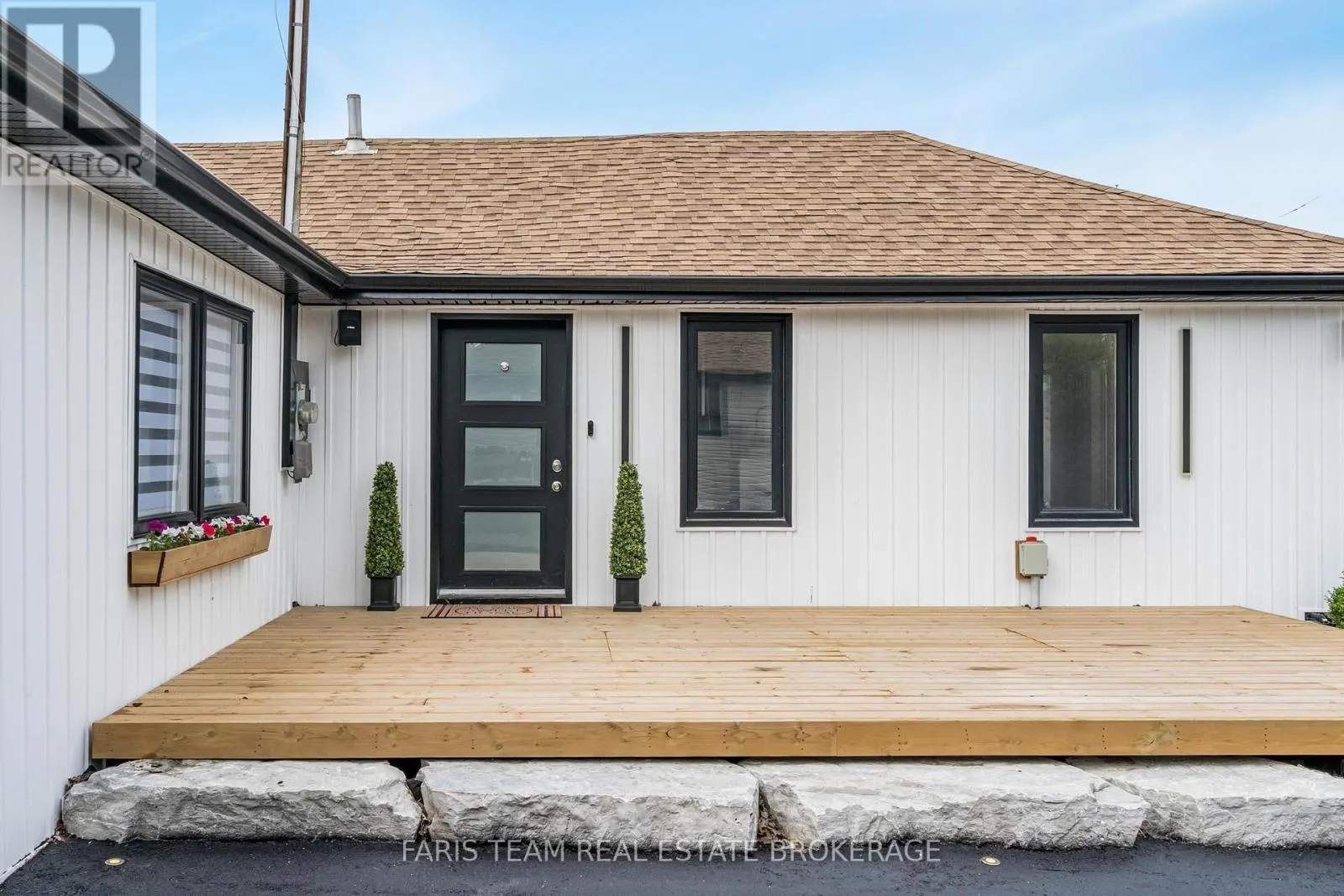 1135 POPLAR DRIVE