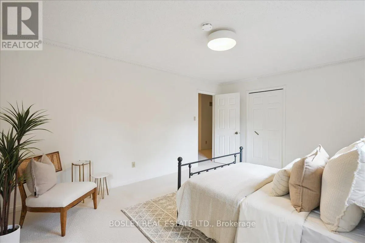 50 SIMMONS CRESCENT