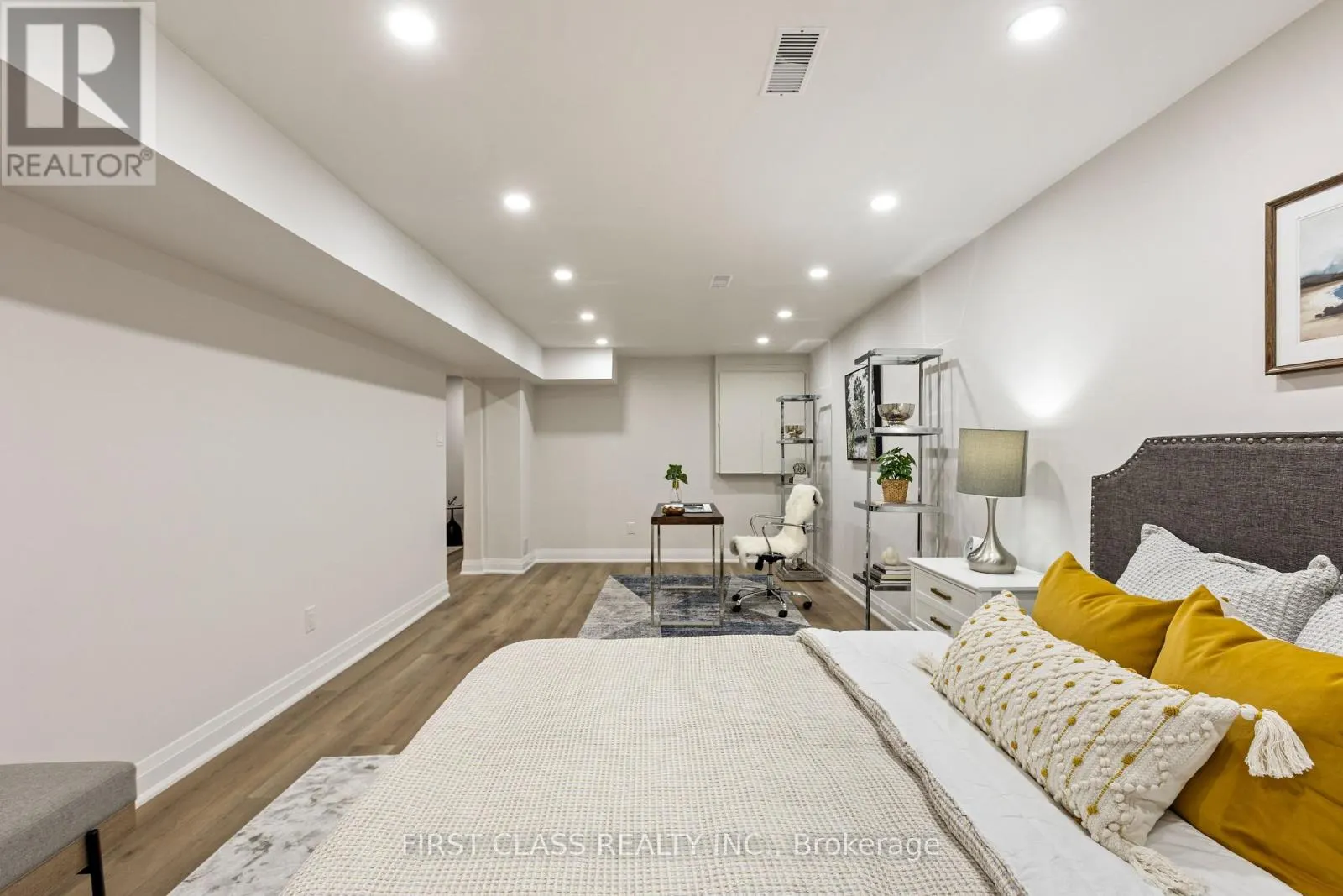 679 VILLAGE PARKWAY
