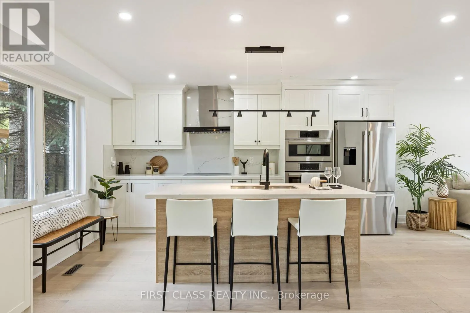 679 VILLAGE PARKWAY
