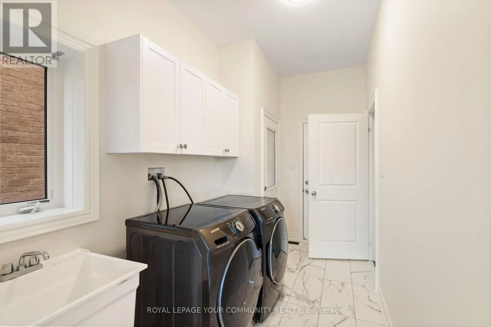 23 PELEE AVENUE