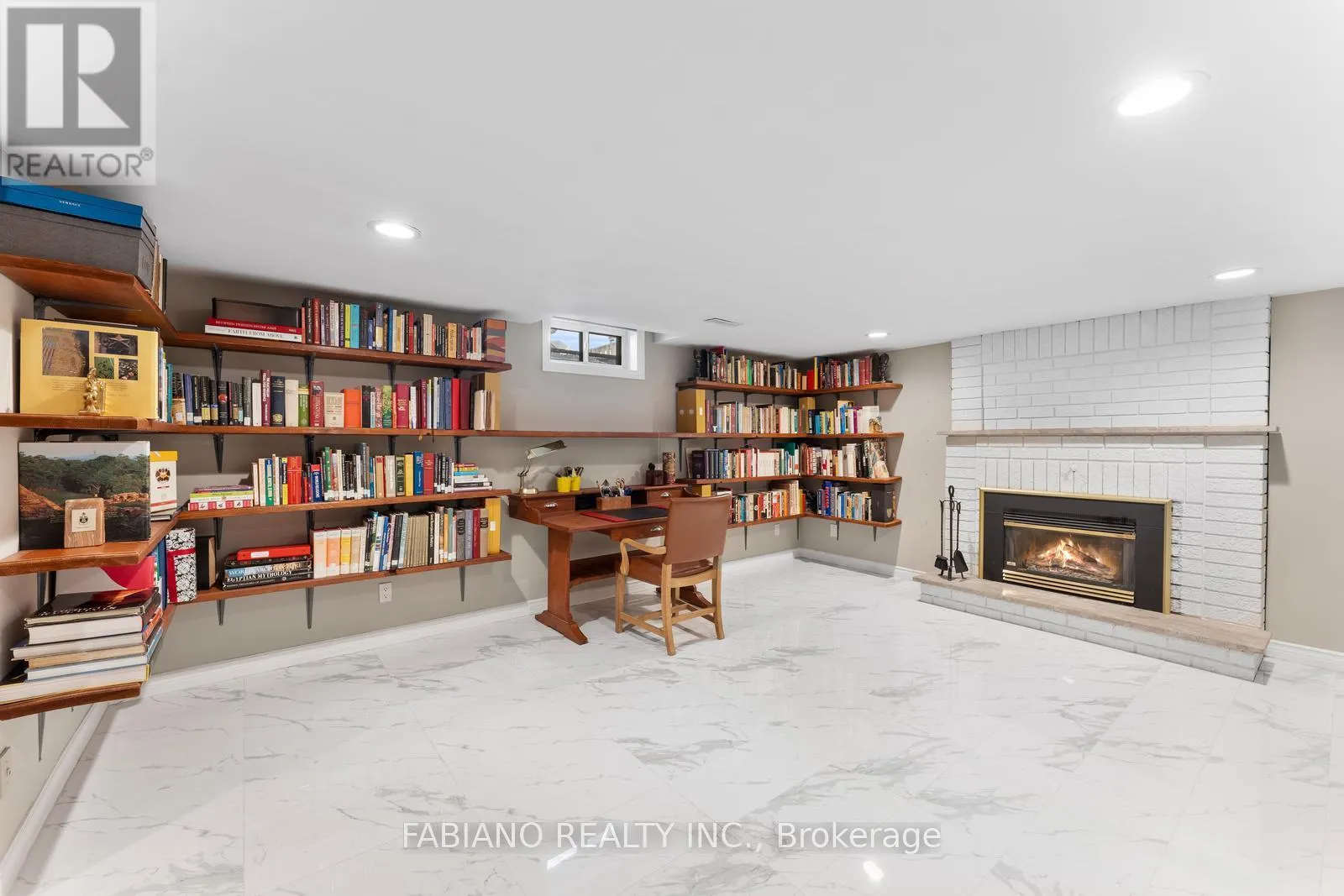 186 WIGWOSS DRIVE