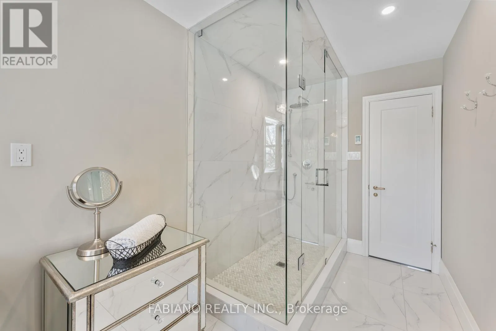 186 WIGWOSS DRIVE