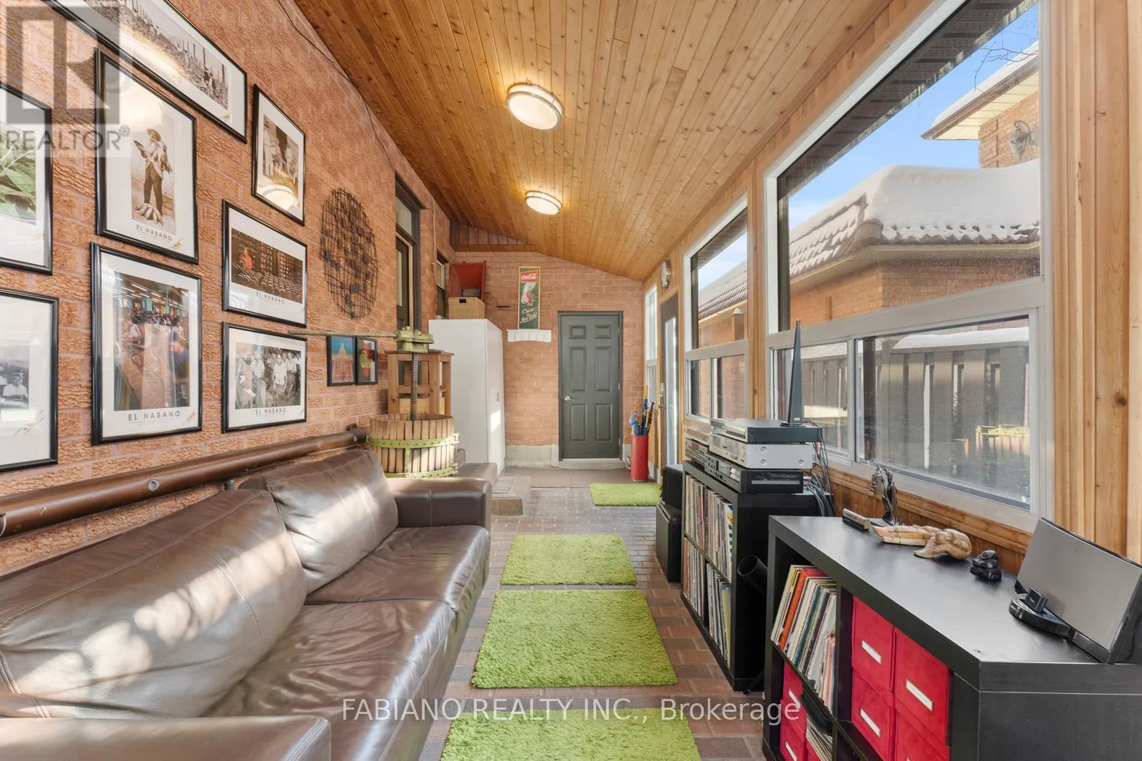 186 WIGWOSS DRIVE