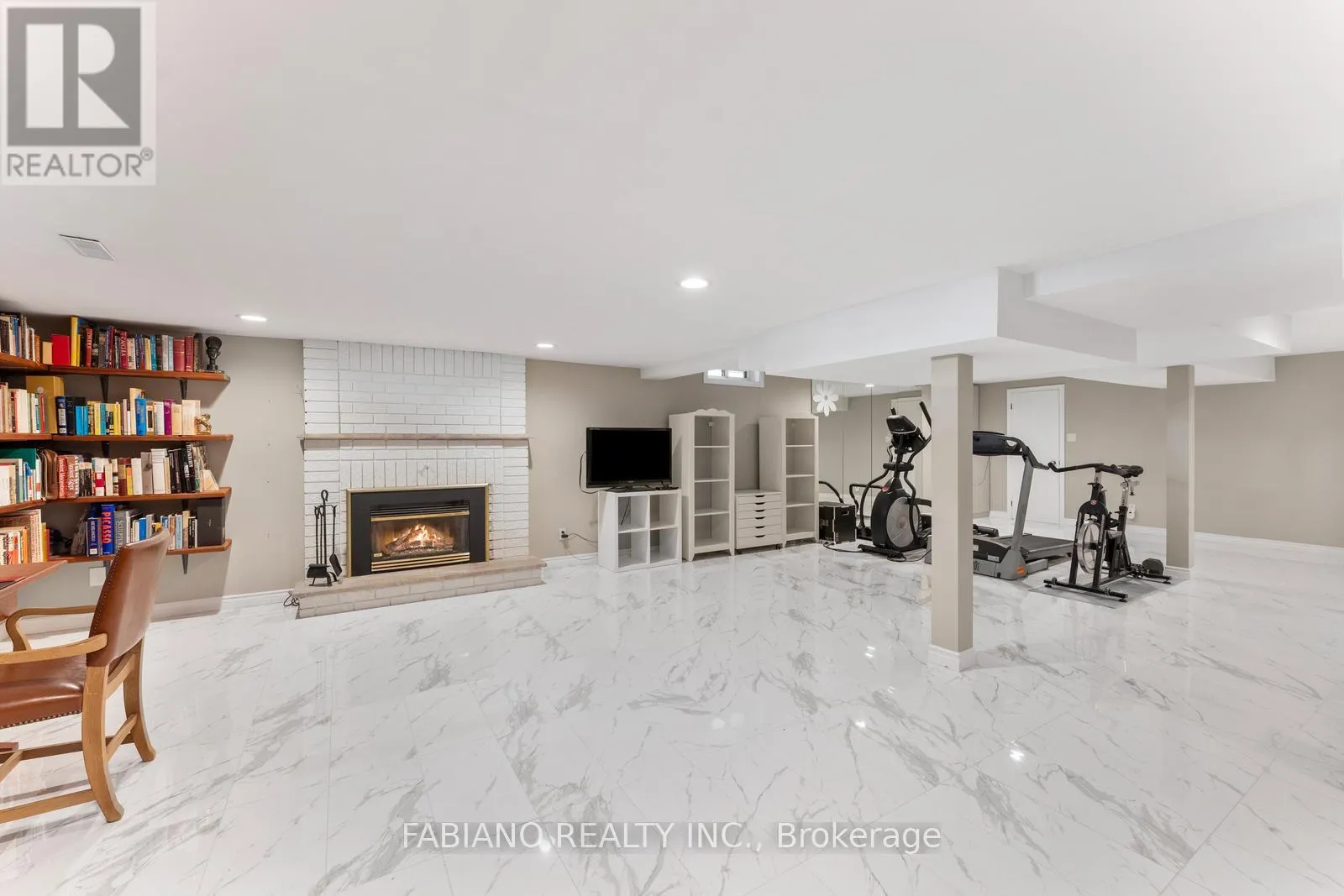 186 WIGWOSS DRIVE