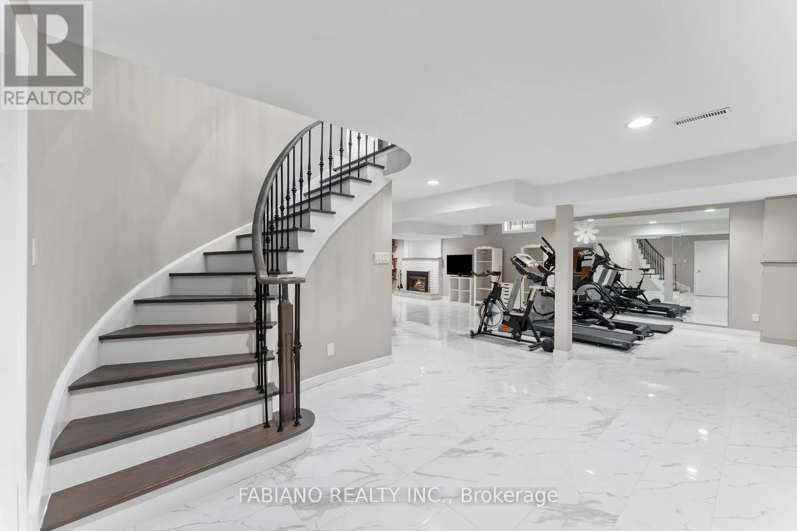 186 WIGWOSS DRIVE