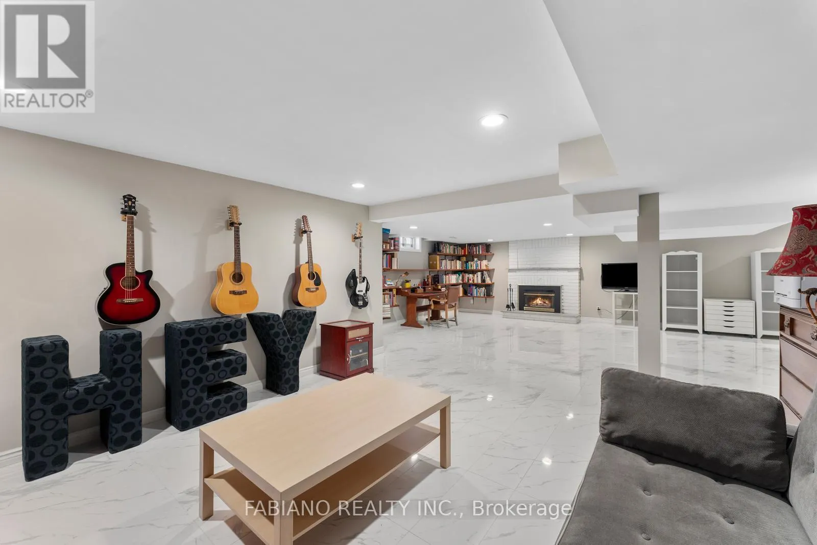 186 WIGWOSS DRIVE