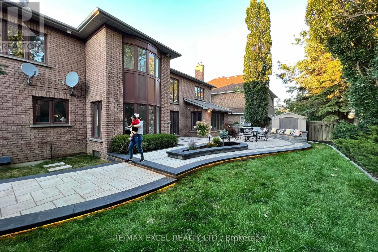 12 MOSES CRESCENT