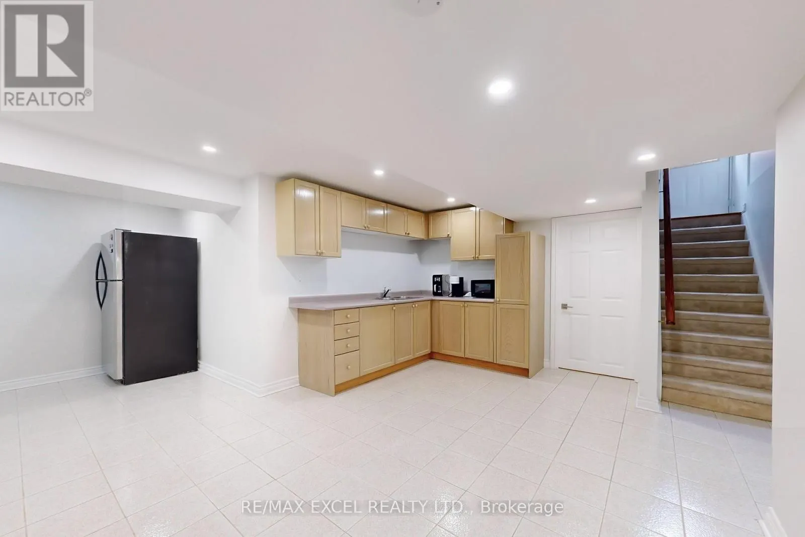 12 MOSES CRESCENT