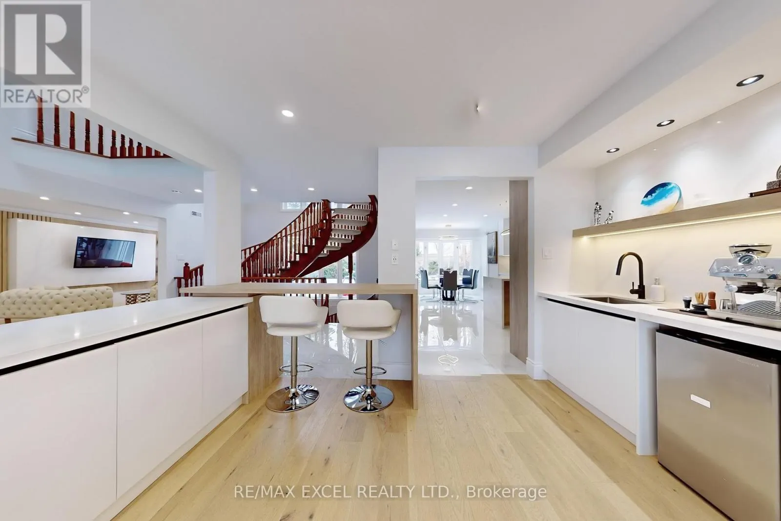 12 MOSES CRESCENT