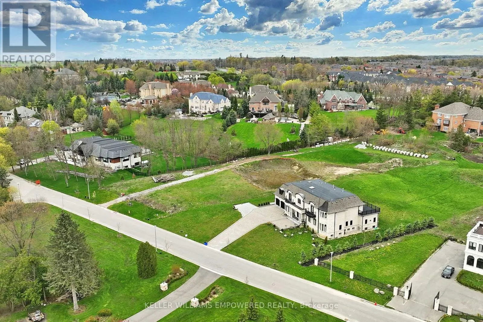 15 HONEY LOCUST COURT