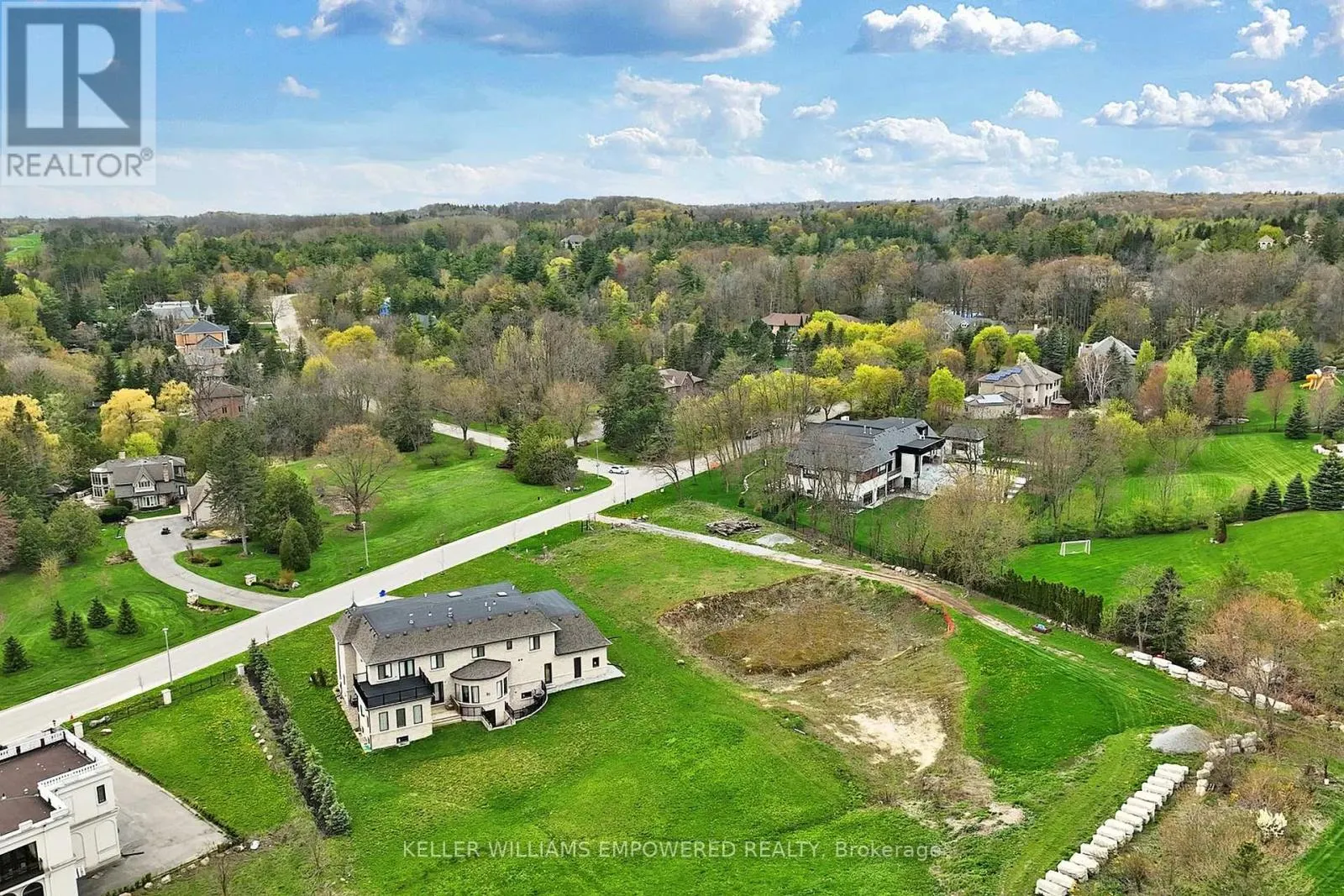 15 HONEY LOCUST COURT