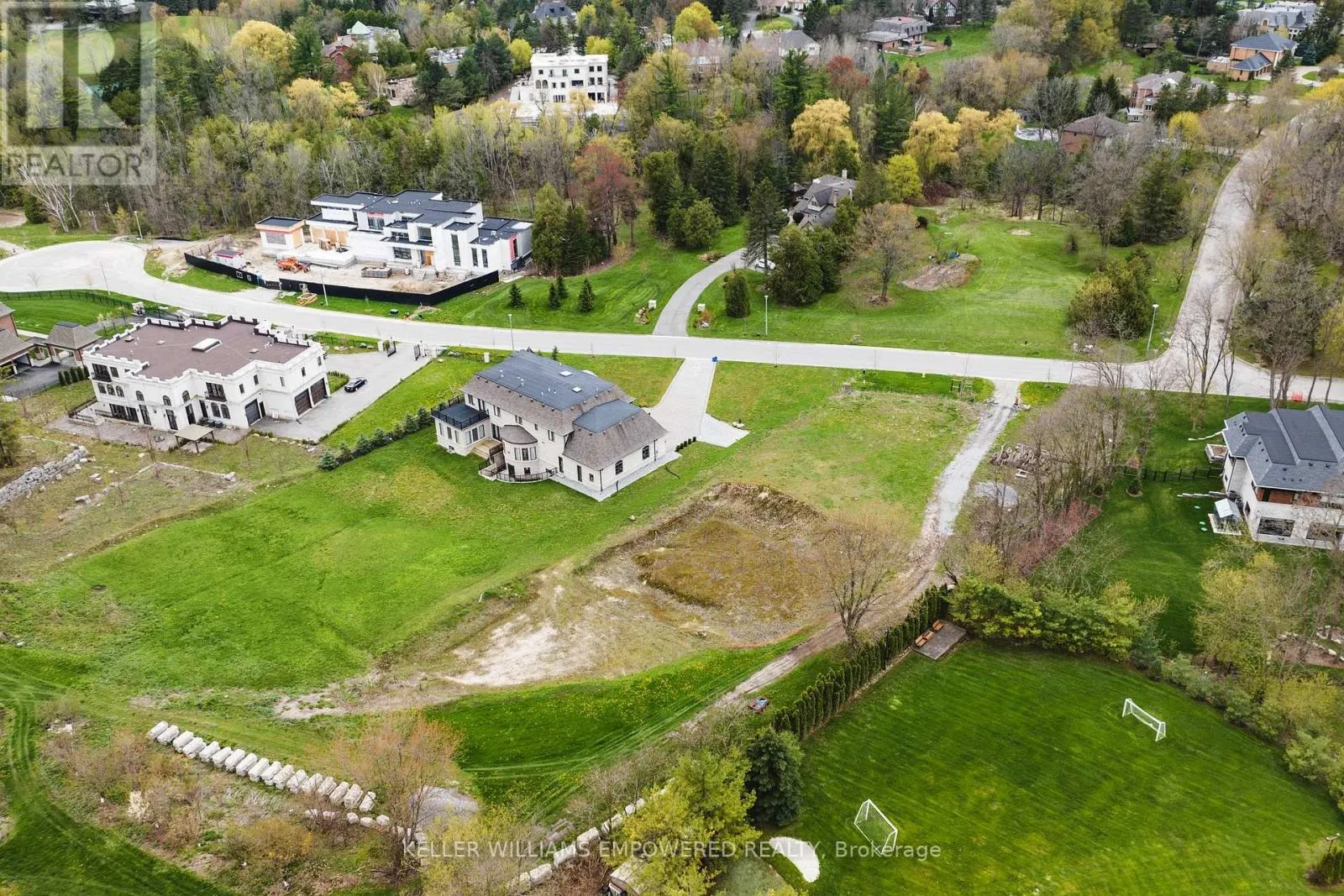 15 HONEY LOCUST COURT