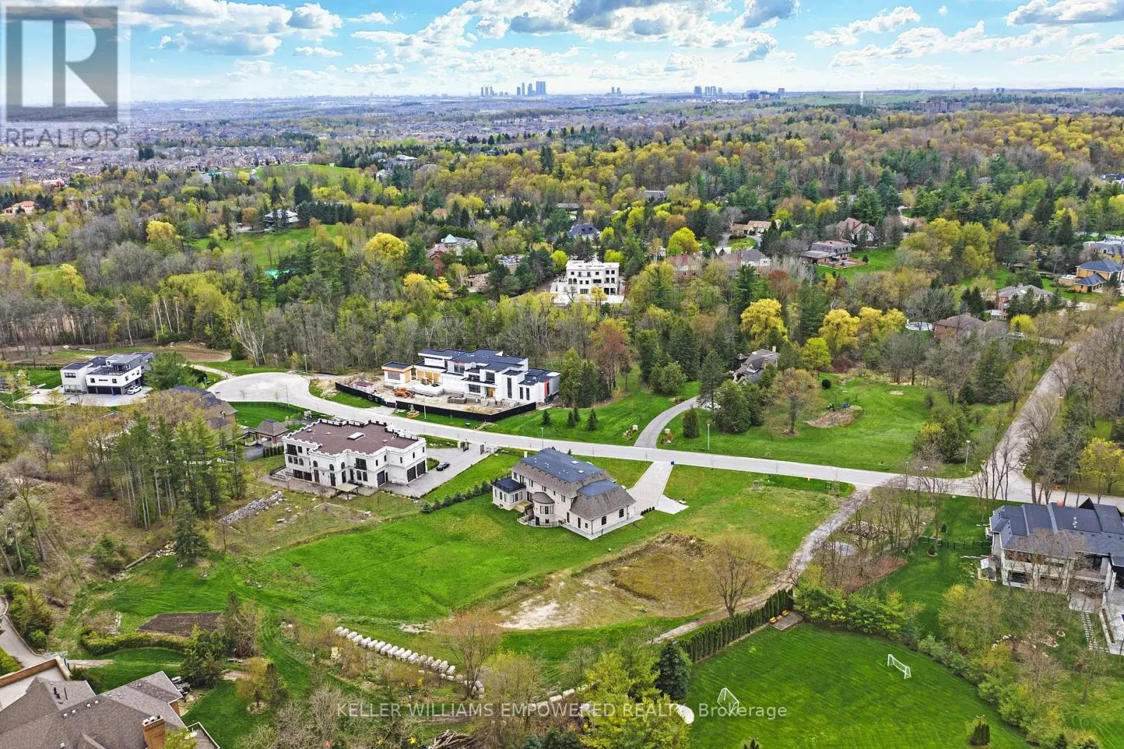 15 HONEY LOCUST COURT