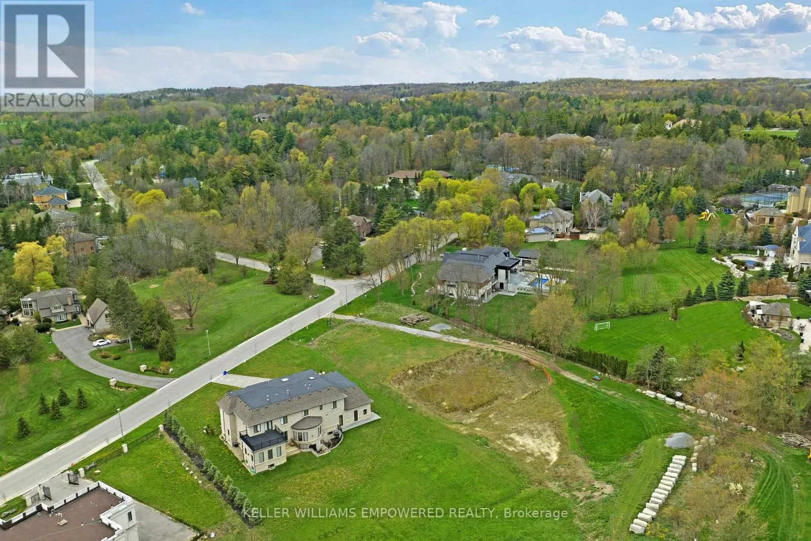 15 HONEY LOCUST COURT