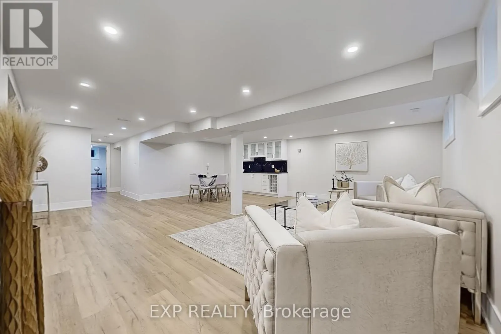 385 EASY STREET