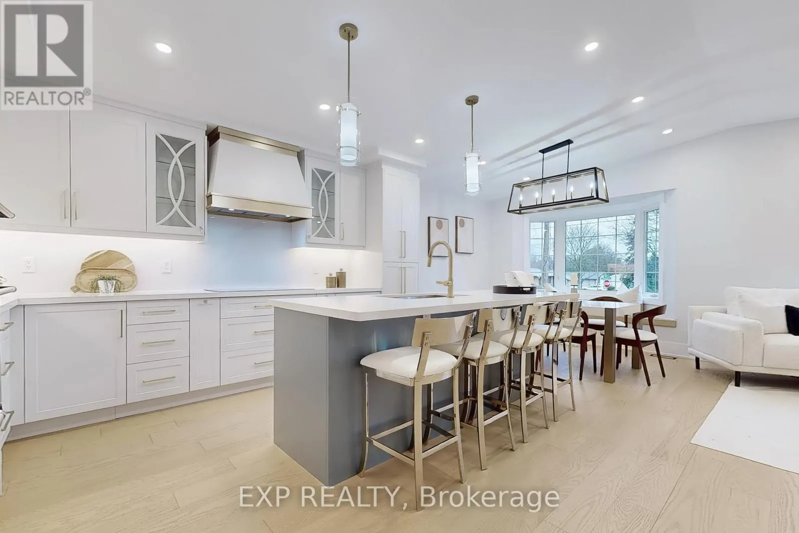 385 EASY STREET