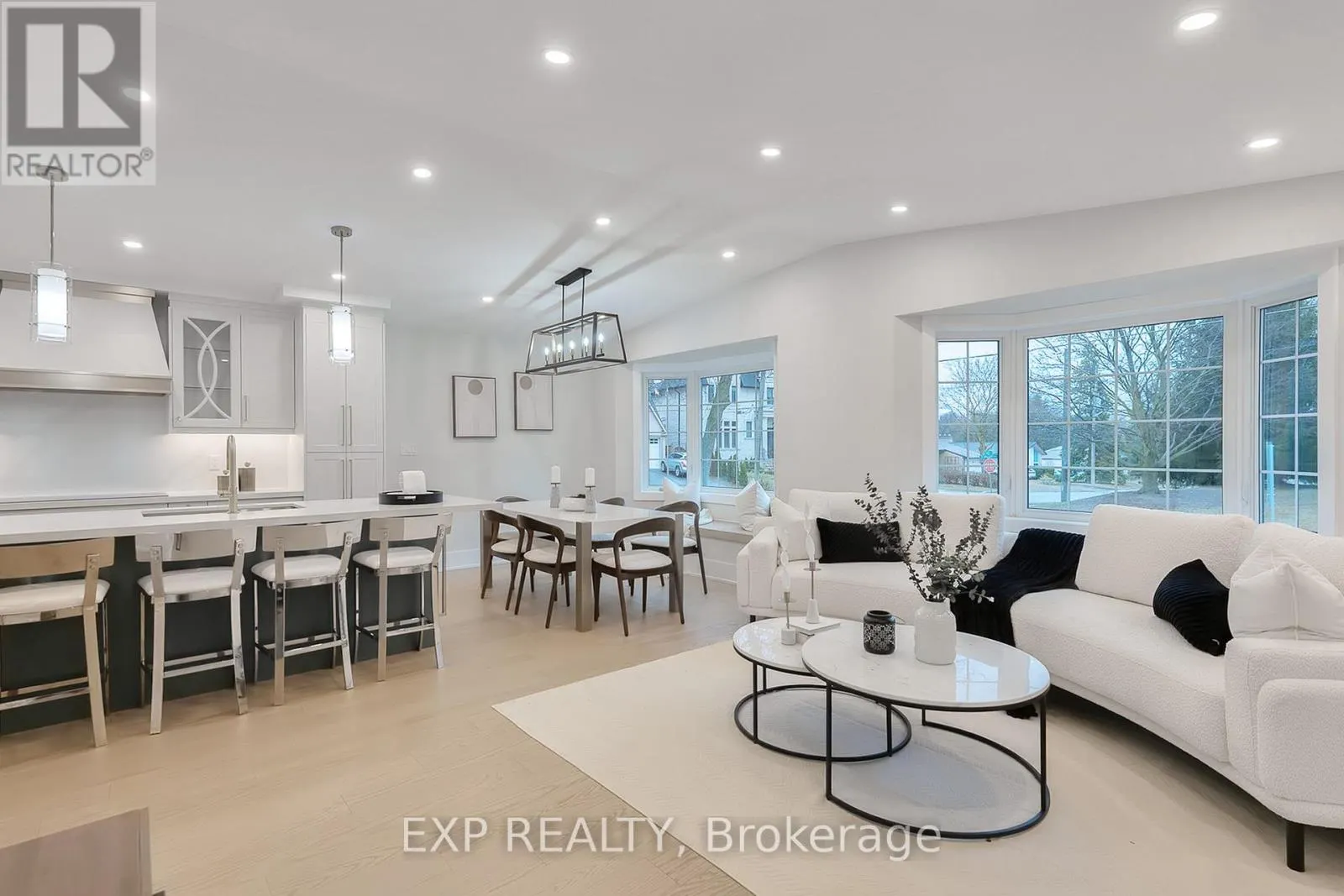 385 EASY STREET
