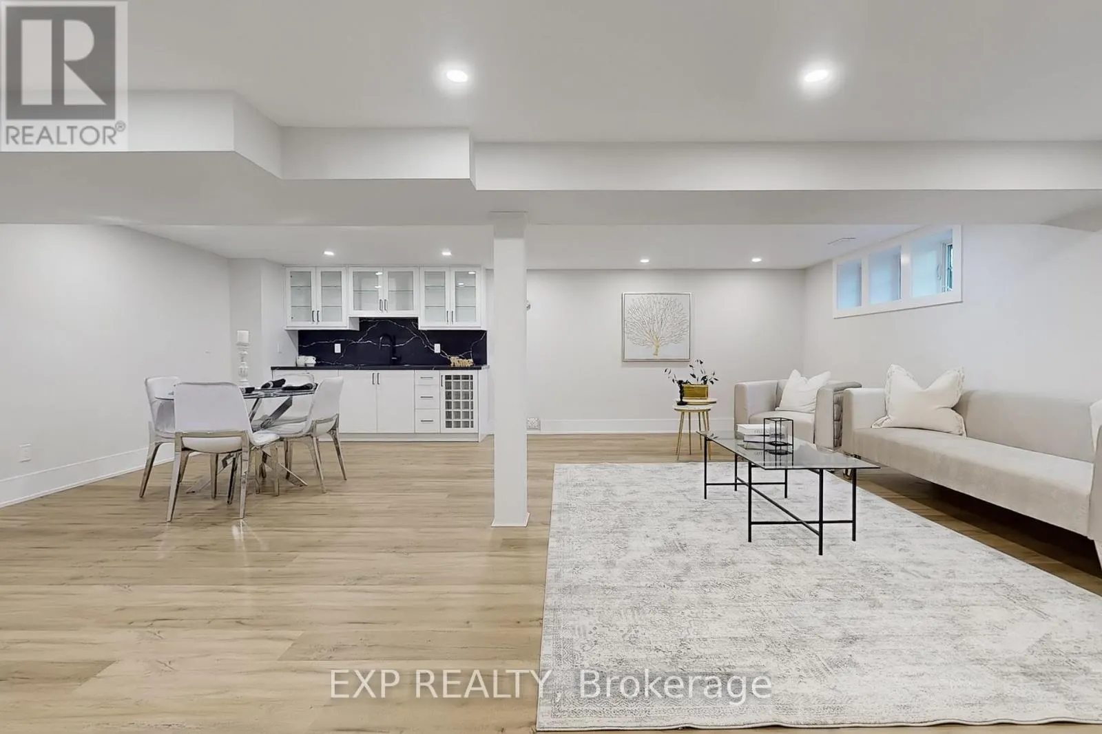 385 EASY STREET