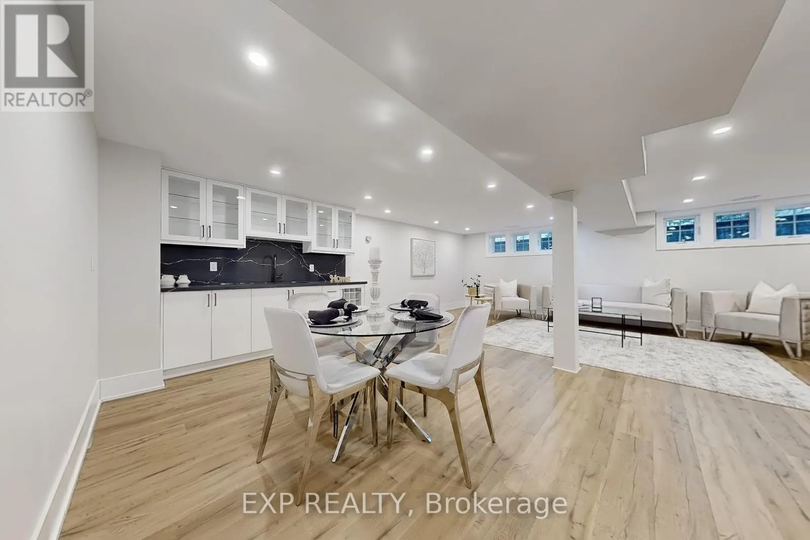 385 EASY STREET