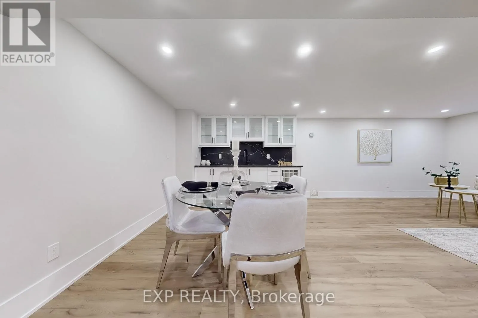 385 EASY STREET