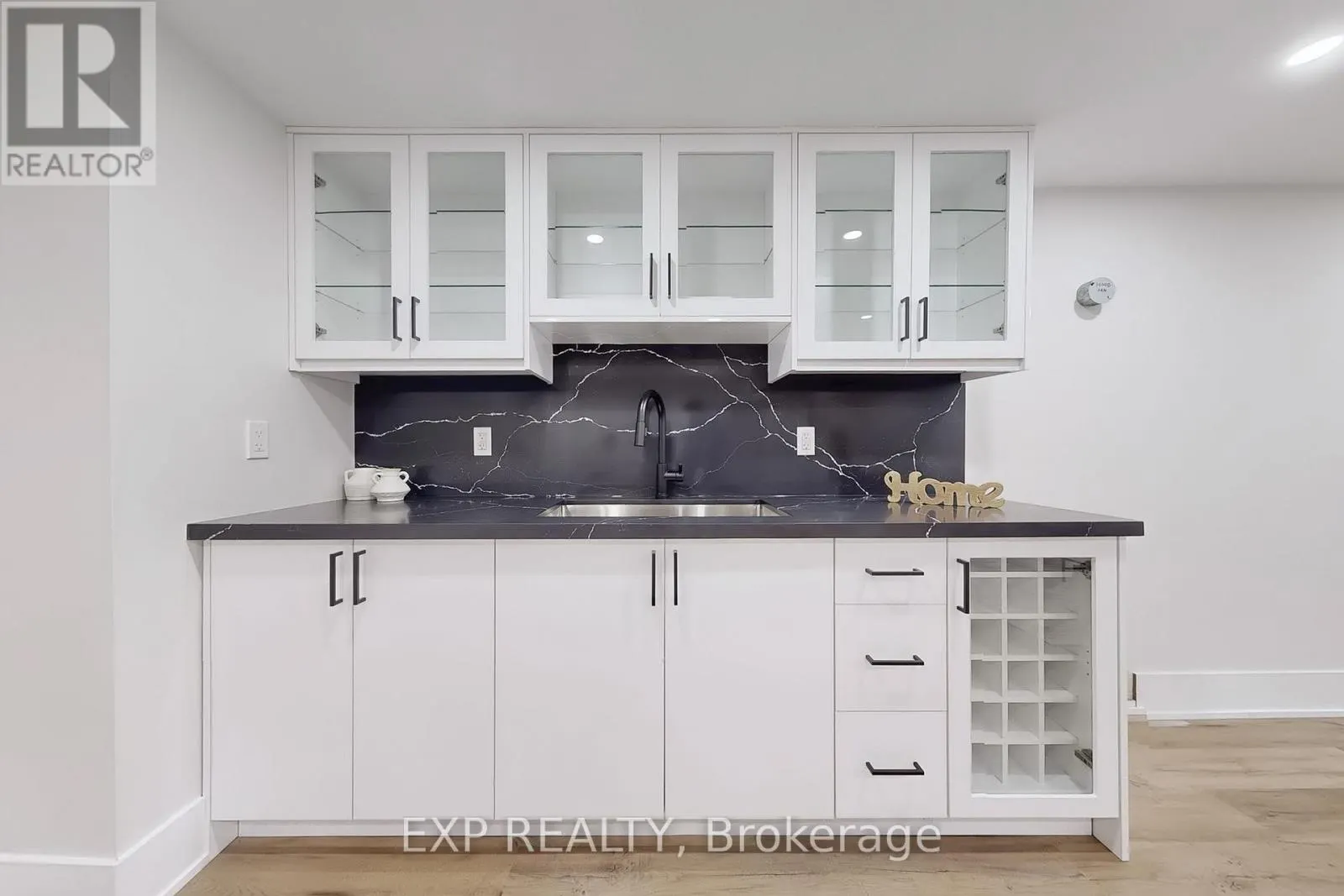 385 EASY STREET