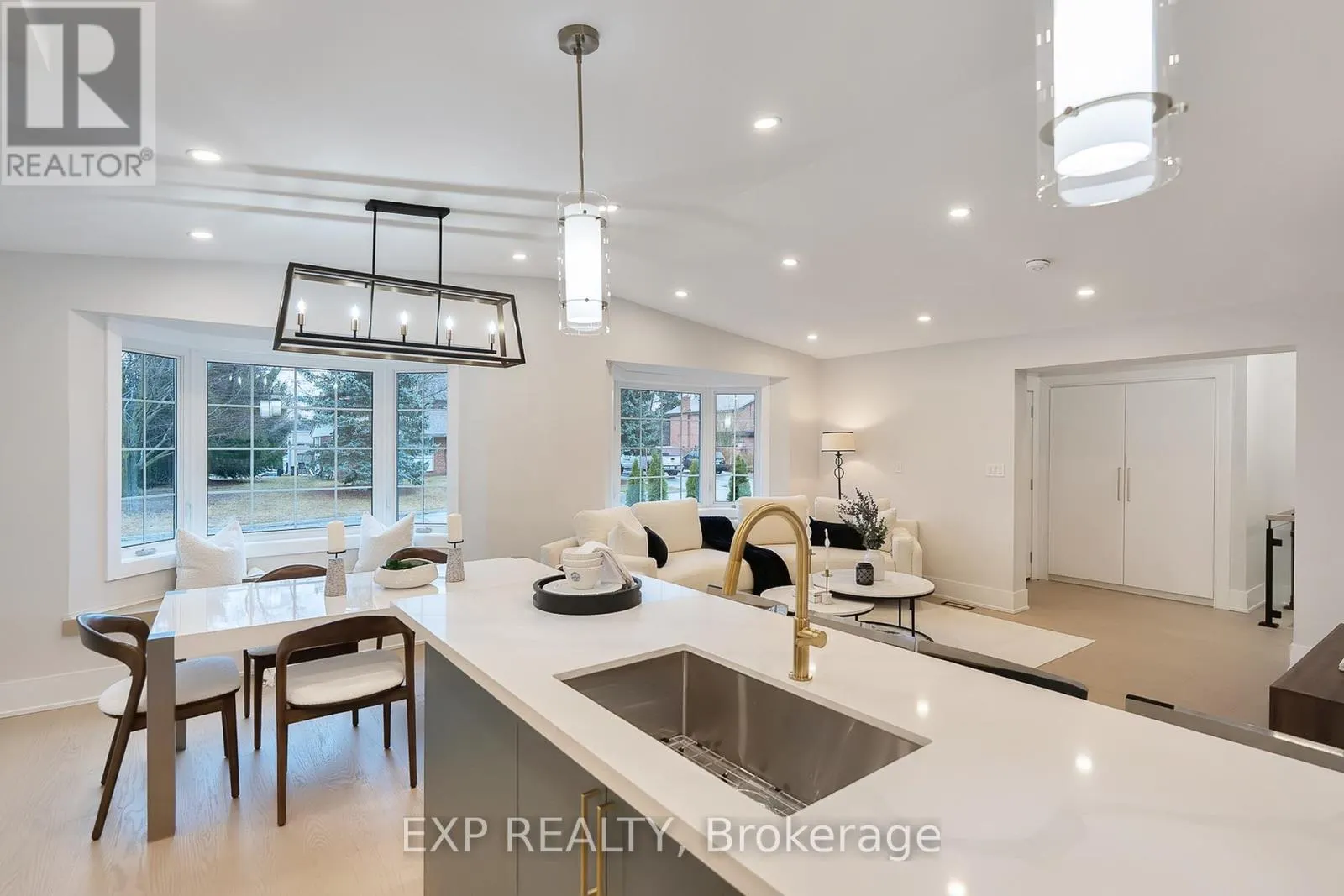 385 EASY STREET