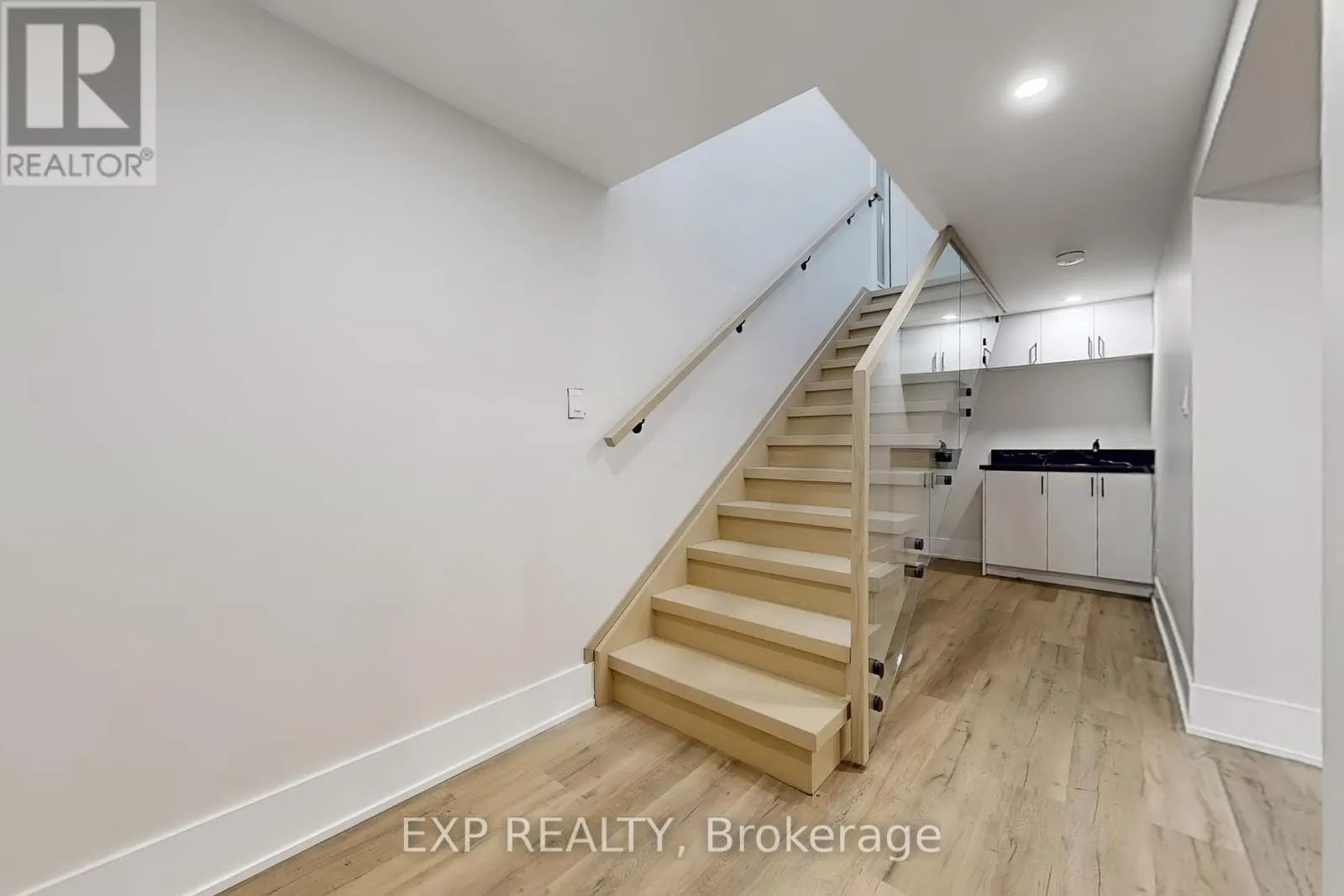 385 EASY STREET