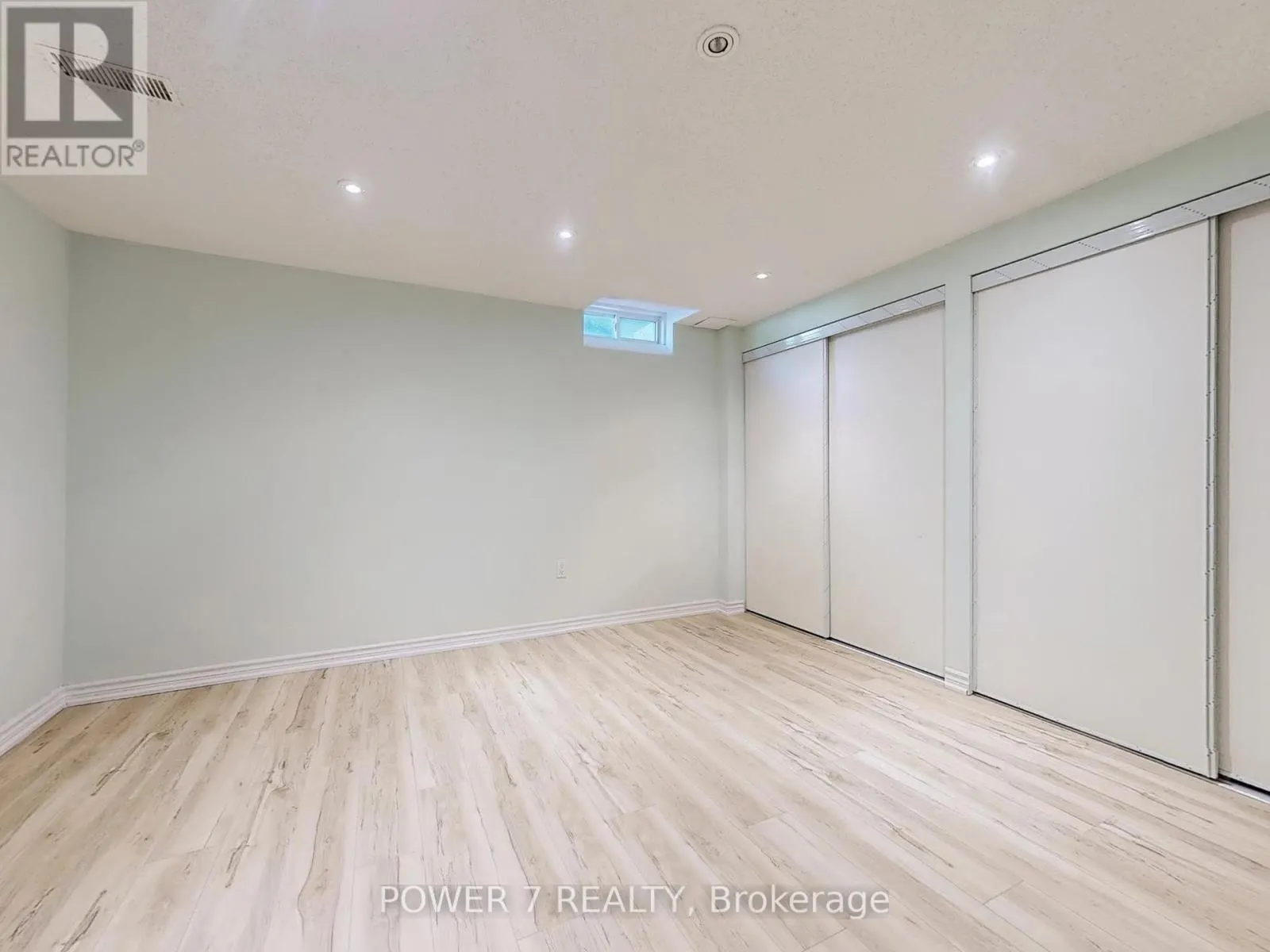 85 QUEENSWAY DRIVE