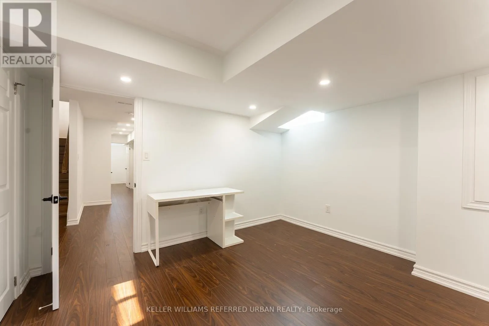 1 GREEN HOLLOW COURT