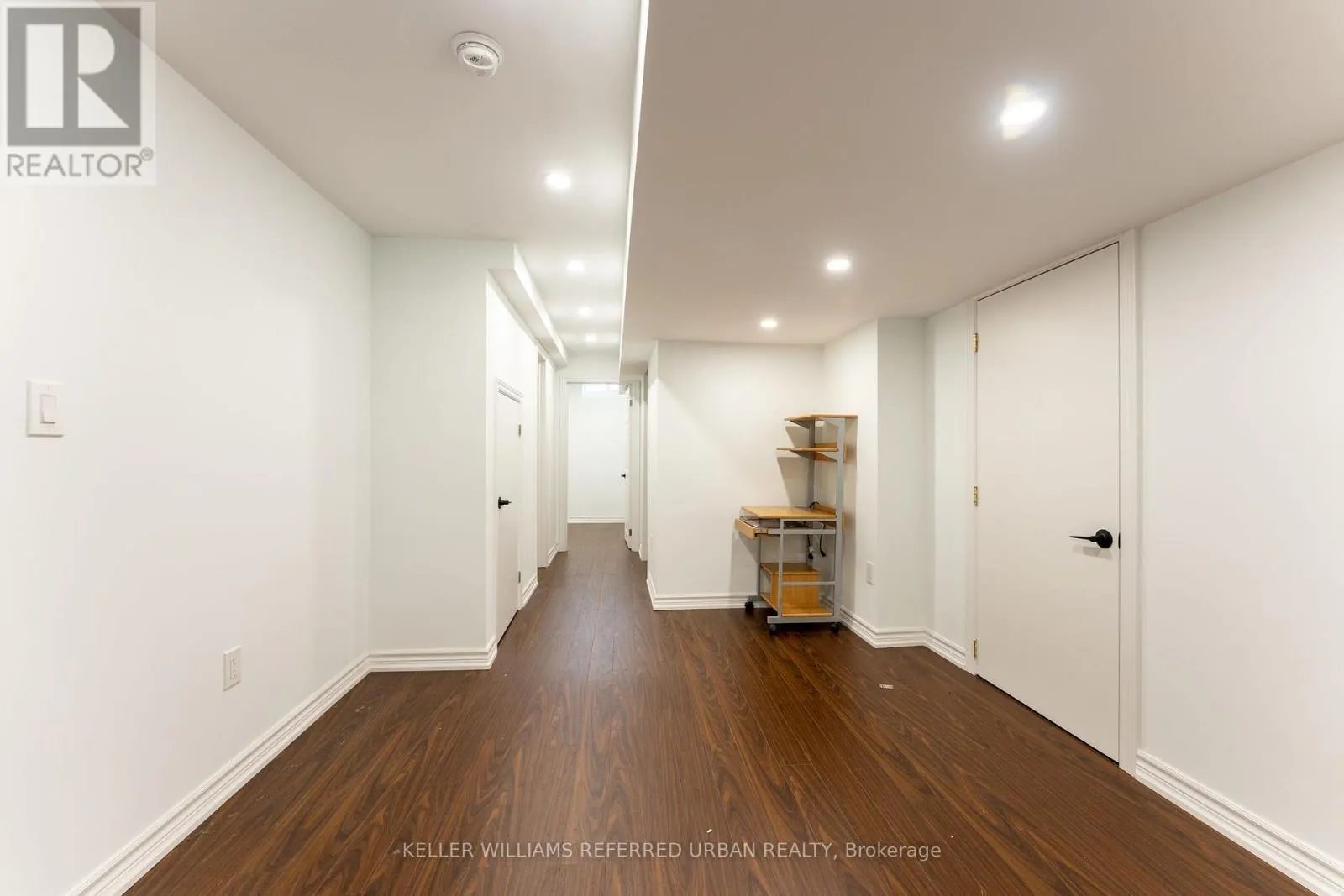 1 GREEN HOLLOW COURT