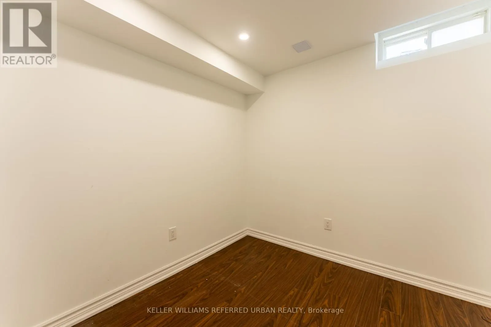 1 GREEN HOLLOW COURT