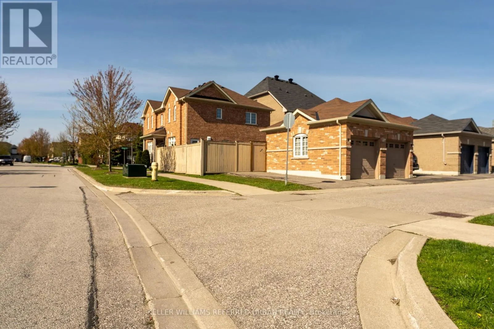 1 GREEN HOLLOW COURT