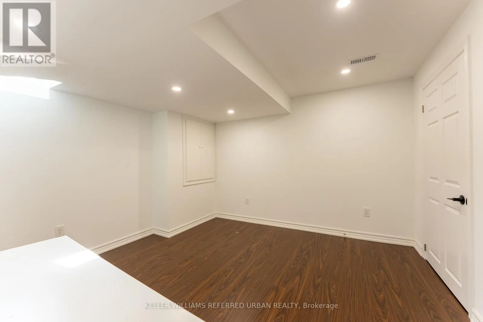 1 GREEN HOLLOW COURT