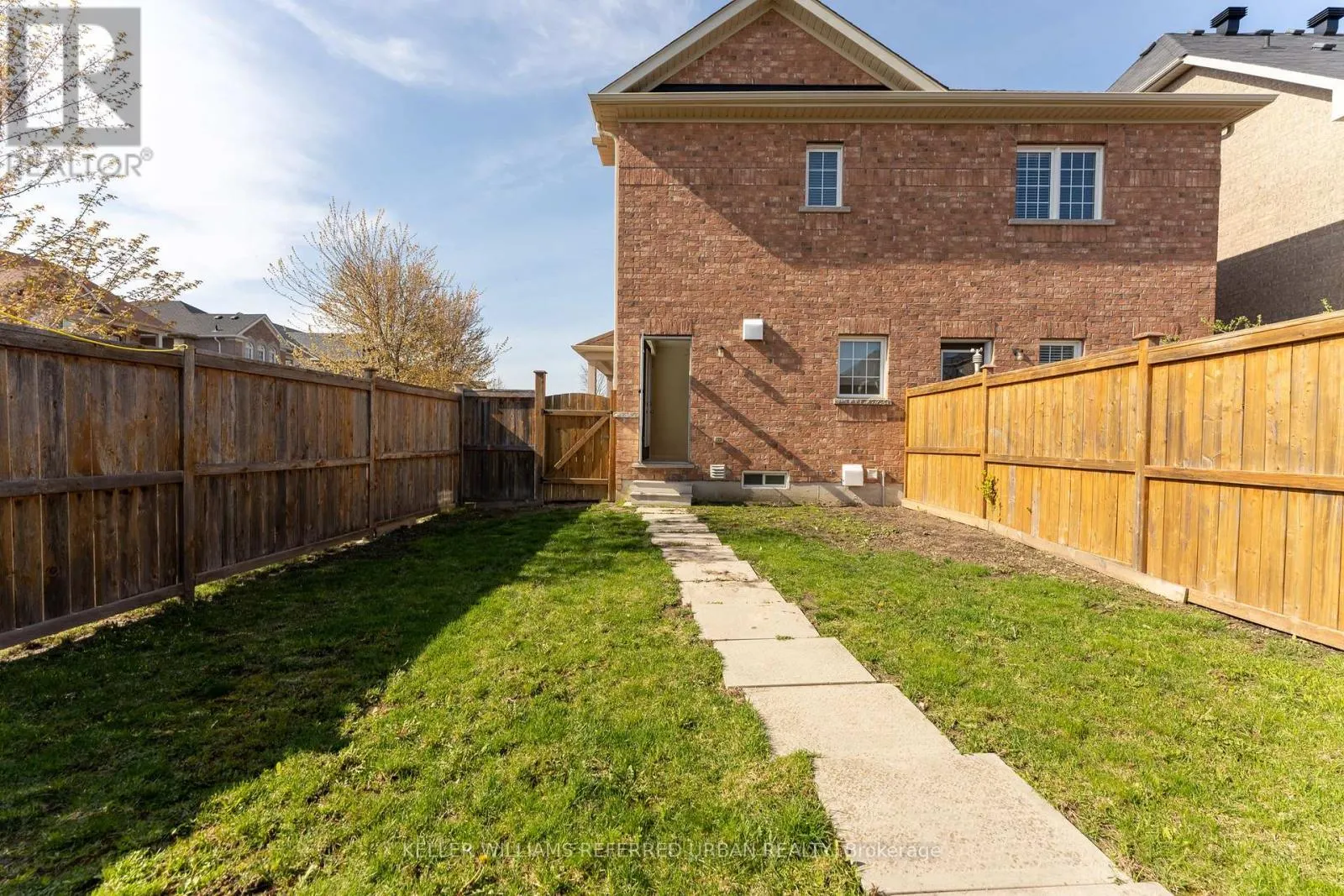 1 GREEN HOLLOW COURT