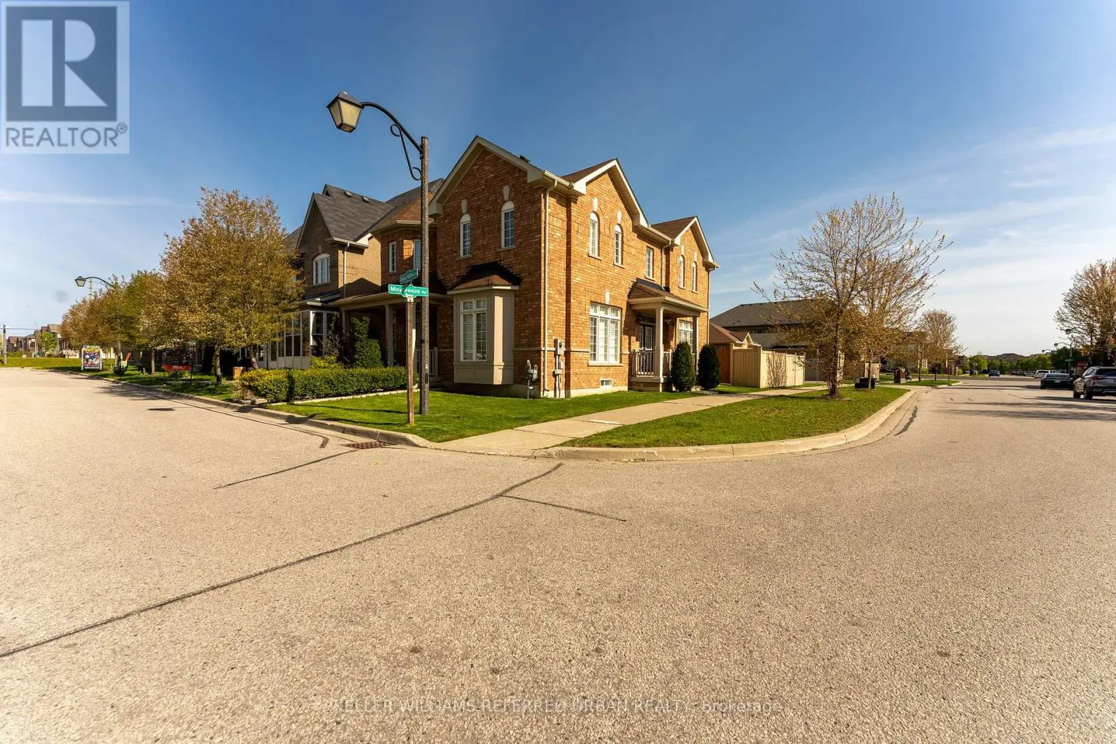 1 GREEN HOLLOW COURT