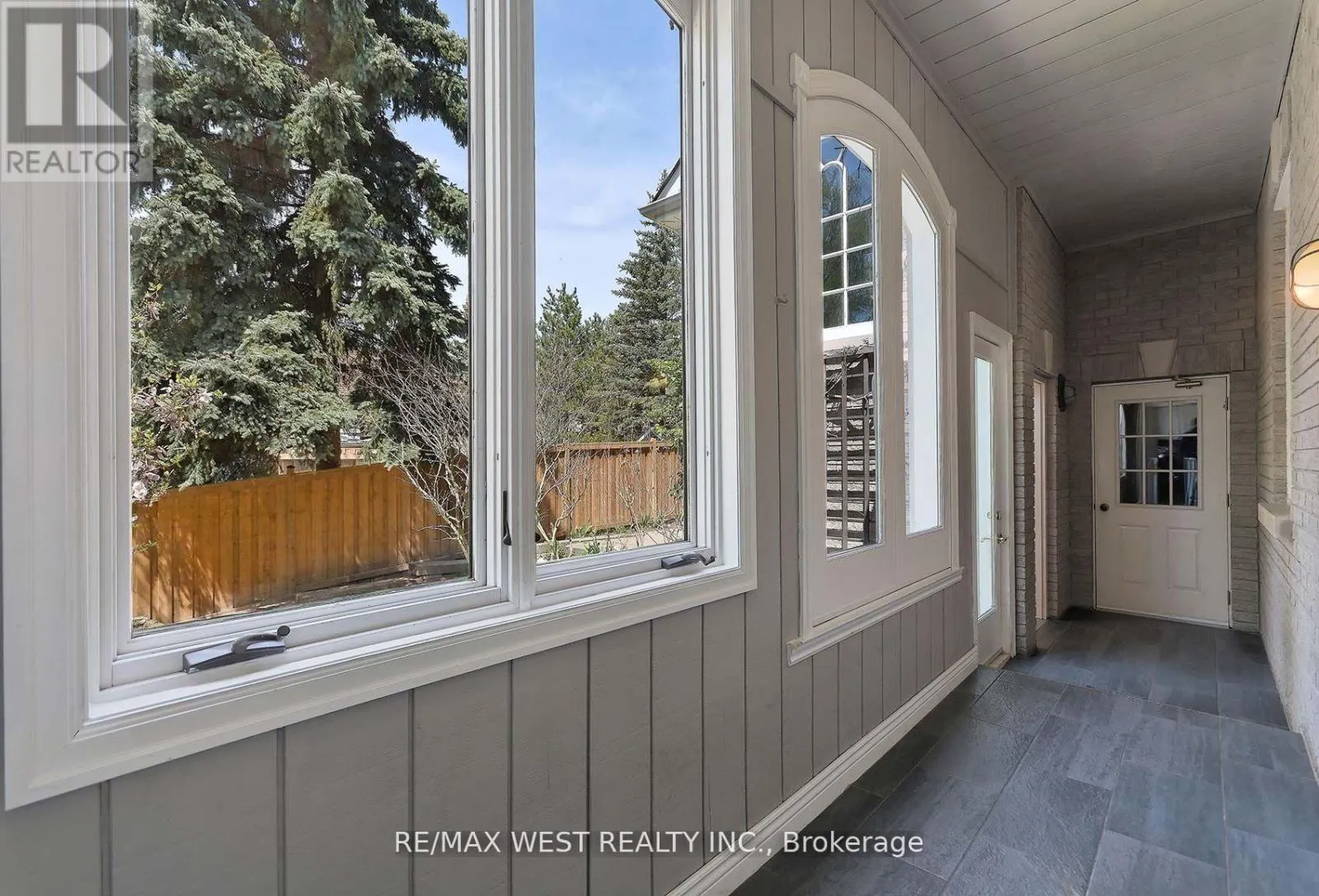 5 HUMBERVIEW DRIVE