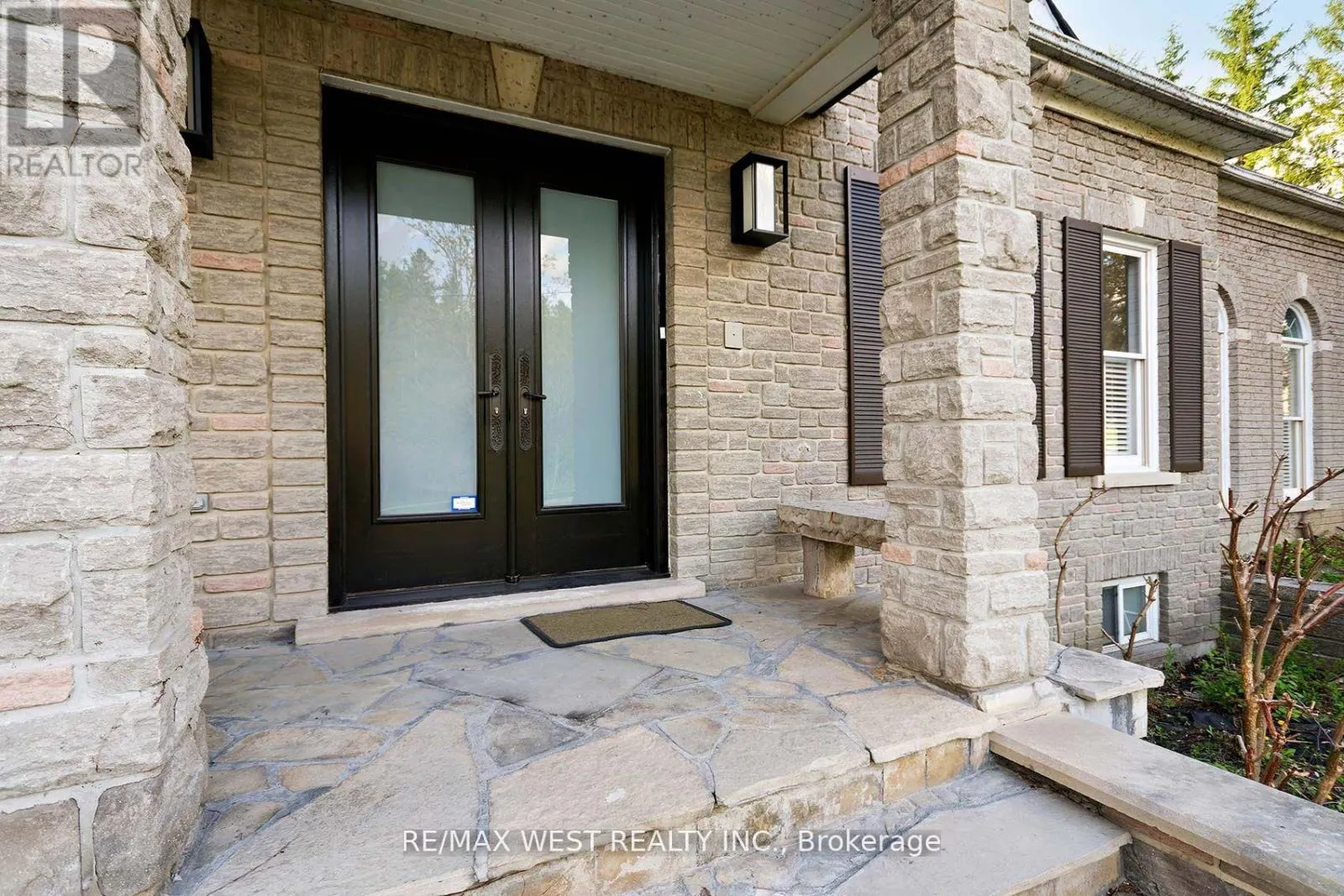 5 HUMBERVIEW DRIVE