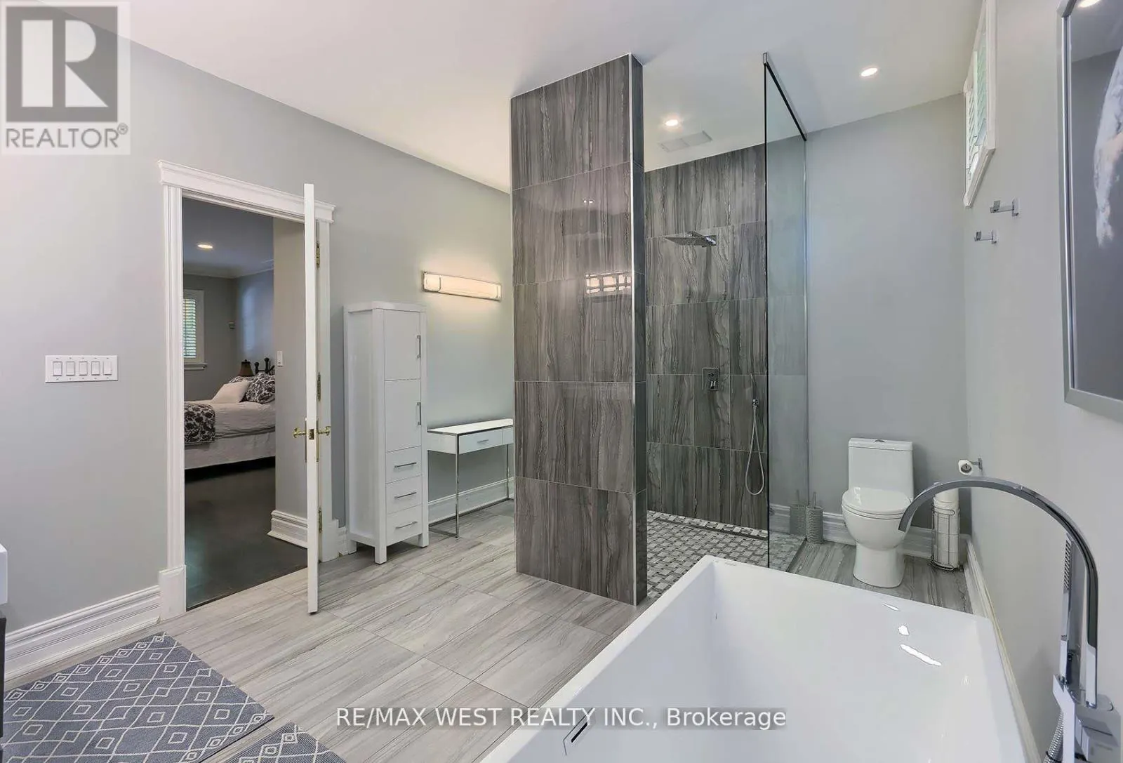 5 HUMBERVIEW DRIVE