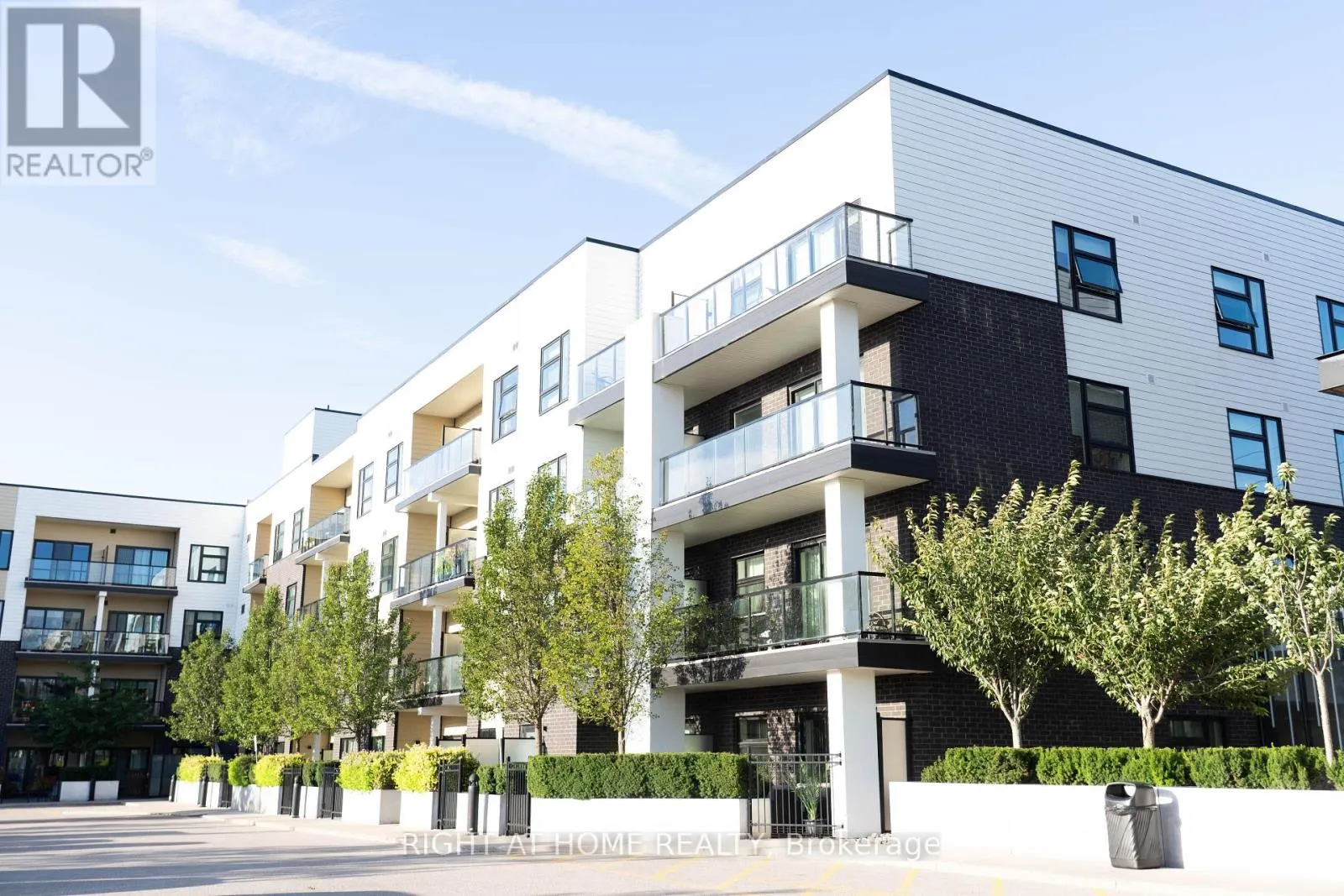 324 - 555 WILLIAM GRAHAM DRIVE