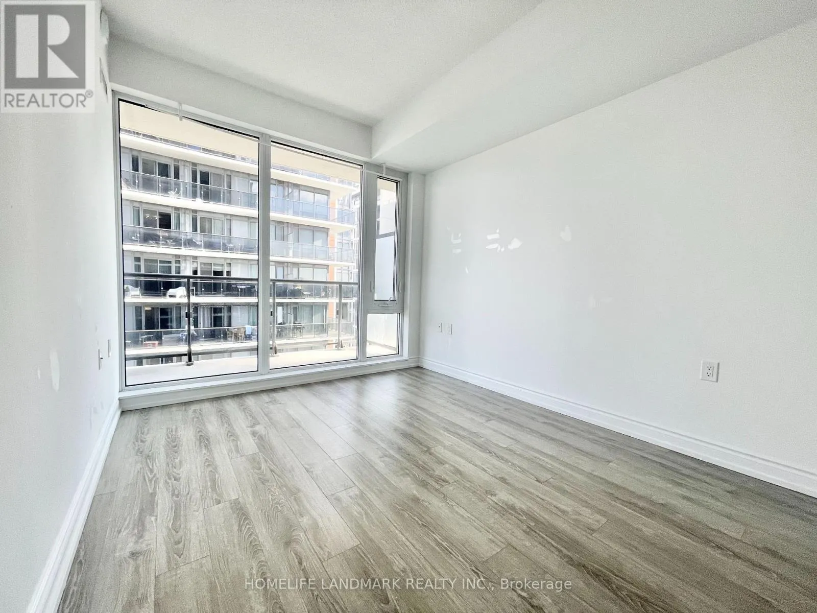 1105A - 9608 YONGE STREET
