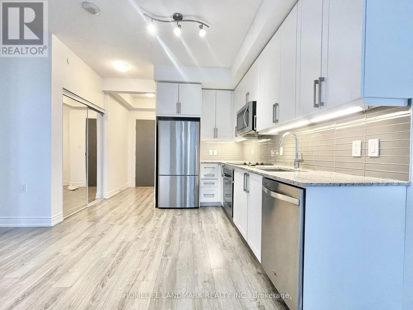 1105A - 9608 YONGE STREET