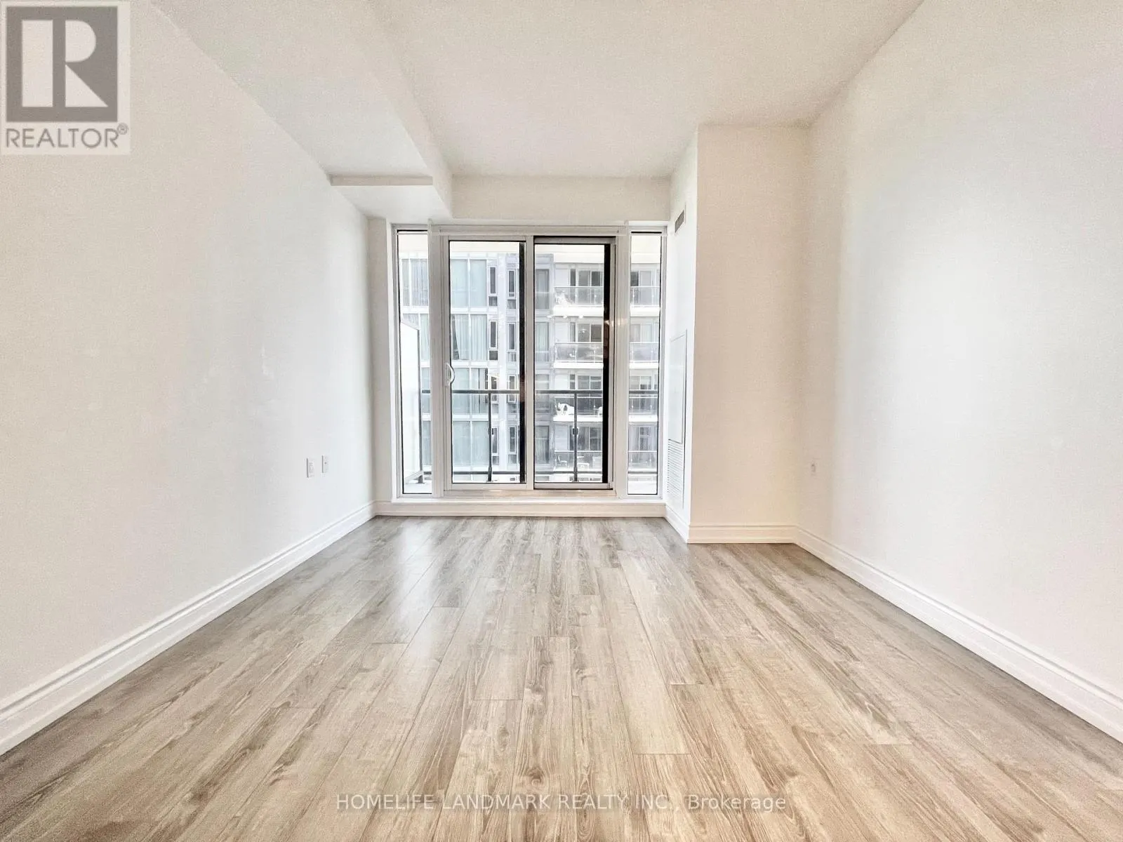 1105A - 9608 YONGE STREET